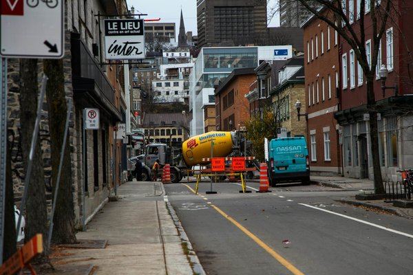 Quelle est la profondeur idéale pour l'ancrage d'une fondation de mur de soutènement dans un sol sablonneux?